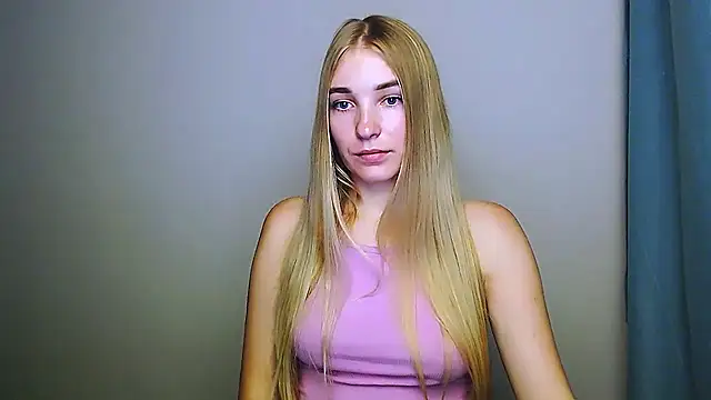 Snapshot of Queen_ofLove chatting on 11/23/25, 08:19 Queen ofLove online show from 11/23/25, 08:19