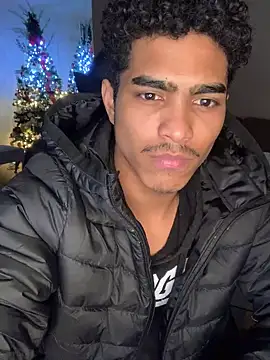 Snapshot of Ryan-hot chatting on 12/17/24, 02:44 Ryan-hot online show from 12/17/24, 02:44