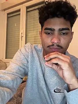 Snapshot of Ryan-hot chatting on 03/02/25, 03:24 Ryan-hot online show from 03/02/25, 03:24