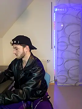 Snapshot of Sexynoah chatting on 12/10/24, 03:44 Sexynoah online show from 12/10/24, 03:44