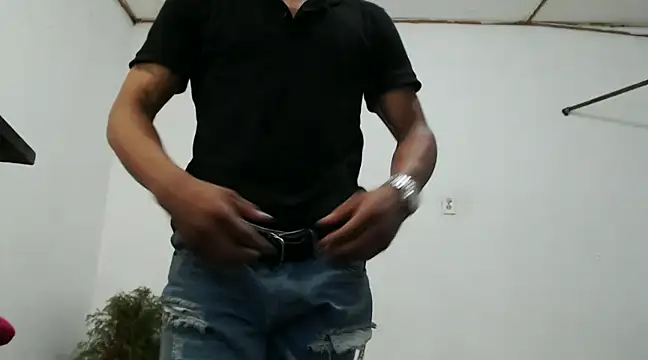 Snapshot of fernandez_latinblackk chatting on 12/27/24, 02:04 fernandez latinblackk online show from 12/27/24, 02:04