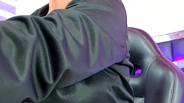 Sofia martiin online show from 10/17/25, 03:10