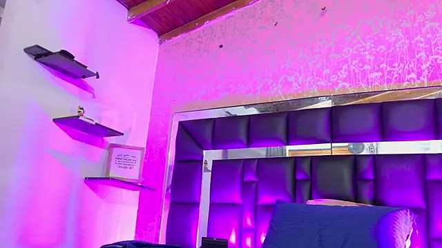 Sofia martiin online show from 10/21/25, 03:07