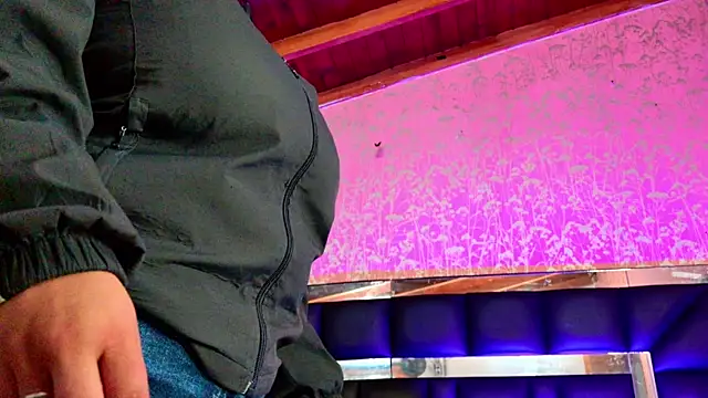 Sofia martiin online show from 10/31/25, 03:07