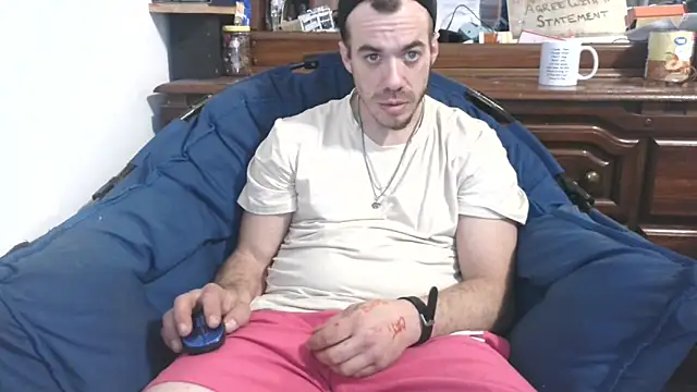 Snapshot of ScubaStevex chatting on 02/07/25, 11:55 ScubaStevex online show from 02/07/25, 11:55