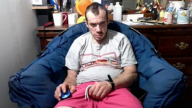 Snapshot of ScubaStevex chatting on 02/08/25, 10:51 ScubaStevex online show from 02/08/25, 10:51