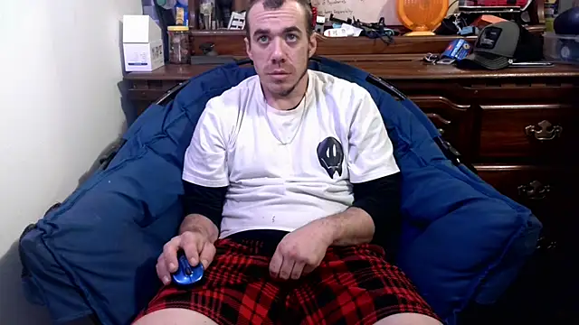 Snapshot of ScubaStevex chatting on 02/09/25, 09:28 ScubaStevex online show from 02/09/25, 09:28
