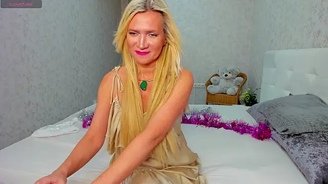 Snapshot of Luna__Lewis chatting on 12/27/24, 08:24 Luna Lewis online show from 12/27/24, 08:24