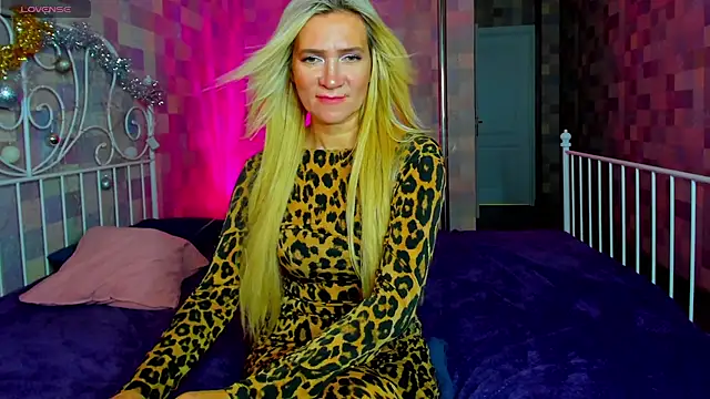Snapshot of Luna__Lewis chatting on 01/08/25, 11:10 Luna Lewis online show from 01/08/25, 11:10