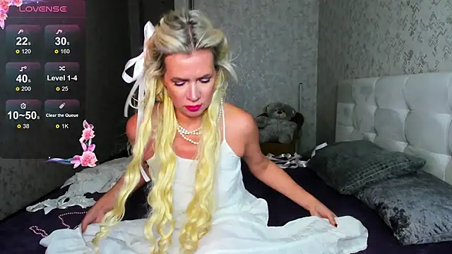 Snapshot of Luna__Lewis chatting on 01/29/25, 11:20 Luna Lewis online show from 01/29/25, 11:20