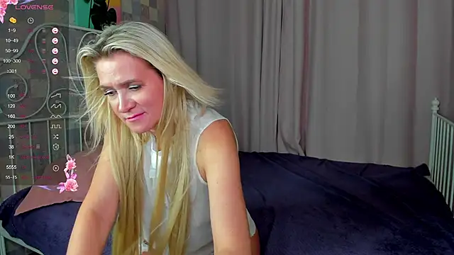 Snapshot of Luna__Lewis chatting on 03/21/25, 11:33 Luna Lewis online show from 03/21/25, 11:33