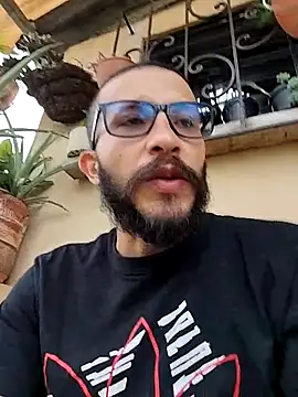 Snapshot of hairyserious chatting on 03/06/25, 09:42 hairyserious online show from 03/06/25, 09:42