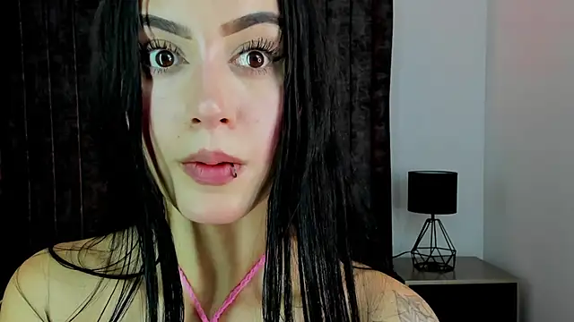 Snapshot of NataGarcia chatting on 12/10/24, 03:33 NataGarcia online show from 12/10/24, 03:33