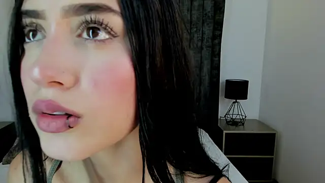 Snapshot of NataGarcia chatting on 12/12/24, 03:37 NataGarcia online show from 12/12/24, 03:37