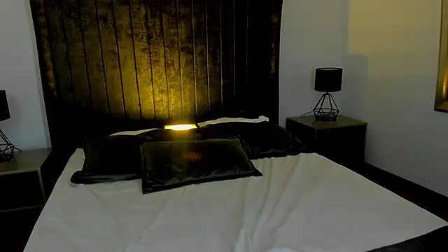 Snapshot of NataGarcia chatting on 02/24/25, 08:25 NataGarcia online show from 02/24/25, 08:25