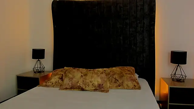 Snapshot of NataGarcia chatting on 09/17/25, 03:03 NataGarcia online show from 09/17/25, 03:03