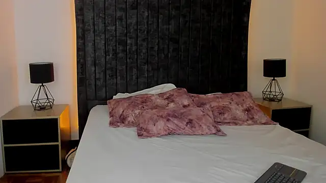 Snapshot of NataGarcia chatting on 09/19/25, 04:40 NataGarcia online show from 09/19/25, 04:40