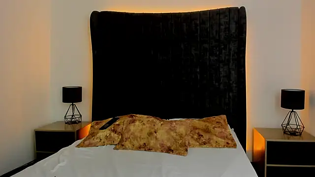 Snapshot of NataGarcia chatting on 10/08/25, 04:37 NataGarcia online show from 10/08/25, 04:37