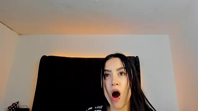 Snapshot of NataGarcia chatting on 10/23/25, 03:22 NataGarcia online show from 10/23/25, 03:22