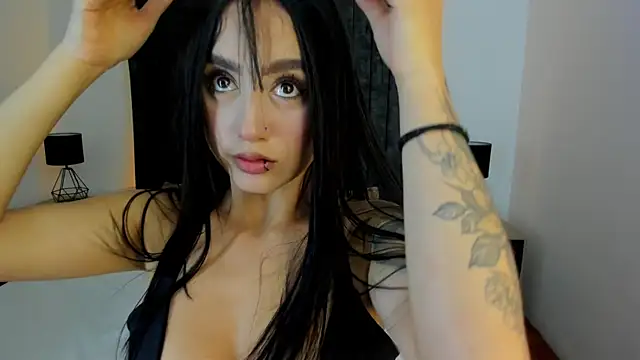 Snapshot of NataGarcia chatting on 11/21/25, 04:27 NataGarcia online show from 11/21/25, 04:27