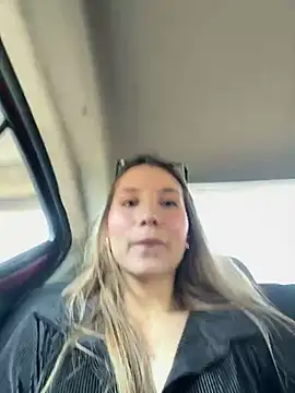Snapshot of SophieRaily_ chatting on 02/21/25, 05:20 SophieRaily online show from 02/21/25, 05:20