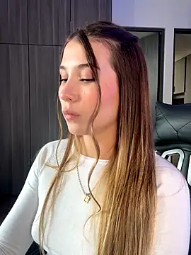 Snapshot of SophieRaily_ chatting on 09/16/25, 07:04 SophieRaily online show from 09/16/25, 07:04