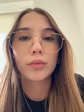 Snapshot of SophieRaily_ chatting on 09/17/25, 07:04 SophieRaily online show from 09/17/25, 07:04