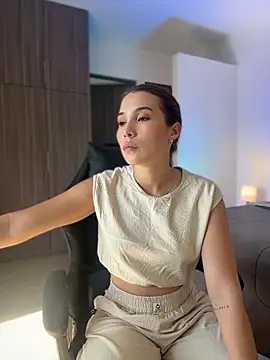 SophieRaily  online show from 11/05/25, 04:40