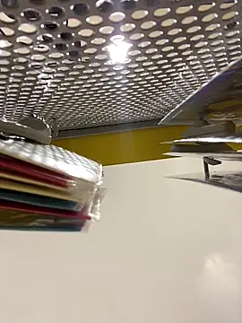 Snapshot of girl_anni chatting on 10/11/25, 04:27 girl anni online show from 10/11/25, 04:27