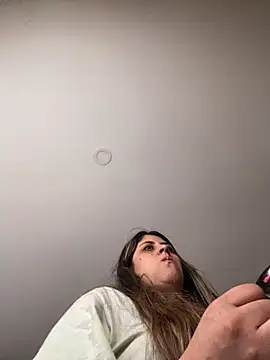 Snapshot of girl_anni chatting on 10/18/25, 01:23 girl anni online show from 10/18/25, 01:23