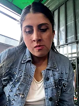 Snapshot of girl_anni chatting on 10/22/25, 10:20 girl anni online show from 10/22/25, 10:20