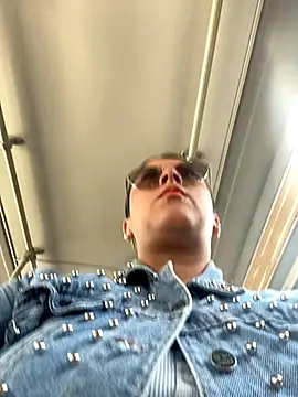 Snapshot of girl_anni chatting on 10/23/25, 05:44 girl anni online show from 10/23/25, 05:44