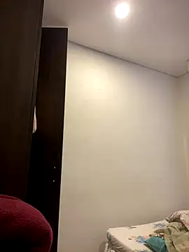 Snapshot of girl_anni chatting on 11/02/25, 03:36 girl anni online show from 11/02/25, 03:36