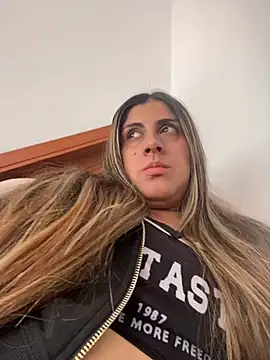 Snapshot of girl_anni chatting on 11/06/25, 06:53 girl anni online show from 11/06/25, 06:53