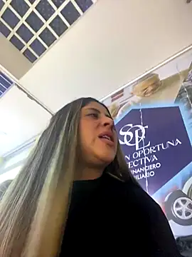 Snapshot of girl_anni chatting on 11/08/25, 12:22 girl anni online show from 11/08/25, 12:22