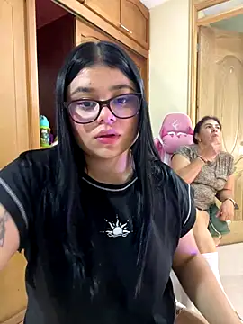 Snapshot of alissonfernandez_ chatting on 10/18/25, 04:26 alissonfernandez online show from 10/18/25, 04:26