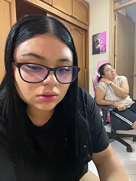 Snapshot of alissonfernandez_ chatting on 10/21/25, 03:35 alissonfernandez online show from 10/21/25, 03:35