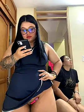 Snapshot of alissonfernandez_ chatting on 11/12/25, 01:00 alissonfernandez online show from 11/12/25, 01:00