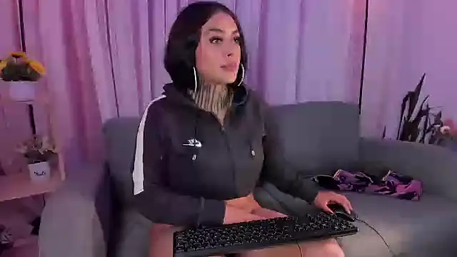 Snapshot of Lovely_celeste chatting on 10/16/25, 02:56 Lovely celeste online show from 10/16/25, 02:56