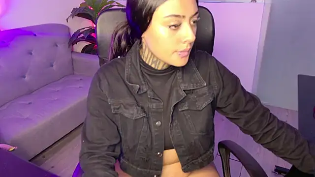 Snapshot of Lovely_celeste chatting on 11/12/25, 02:56 Lovely celeste online show from 11/12/25, 02:56