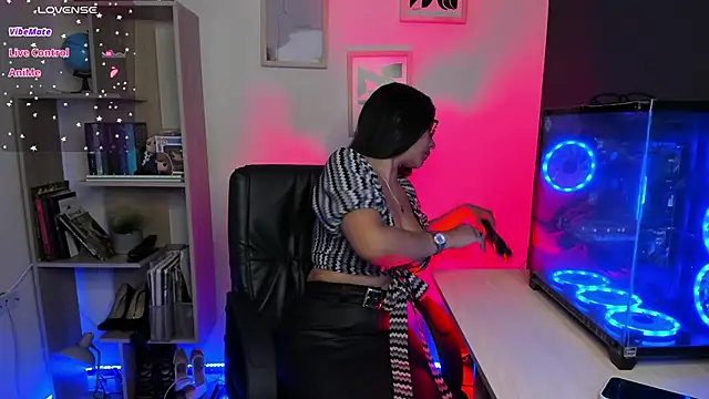 Sue Wolls online show from 02/13/25, 02:09