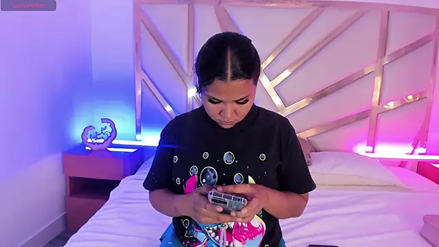 Snapshot of Carolina_Evanss chatting on 10/17/25, 11:35 Carolina Evanss online show from 10/17/25, 11:35