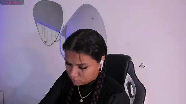 Snapshot of Carolina_Evanss chatting on 10/31/25, 11:33 Carolina Evanss online show from 10/31/25, 11:33