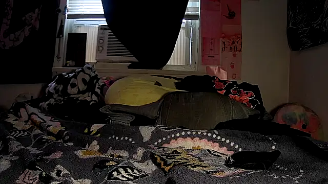 ATwinkie online show from 10/08/25, 01:20