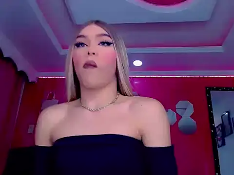 Snapshot of TiffanyMackensyy chatting on 10/28/25, 10:01 TiffanyMackensyy online show from 10/28/25, 10:01