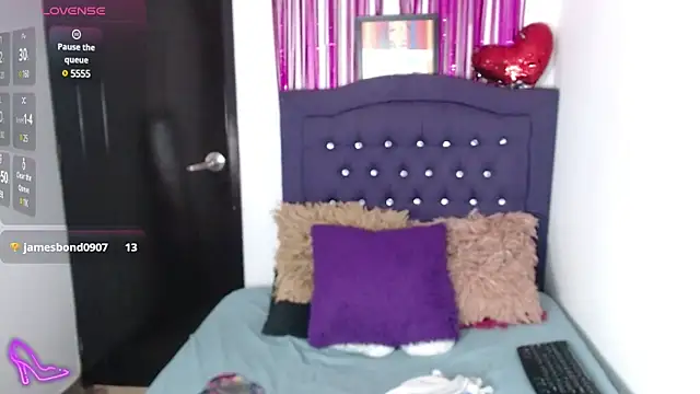 Snapshot of MARYQUANT chatting on 12/15/24, 11:53 MARYQUANT online show from 12/15/24, 11:53