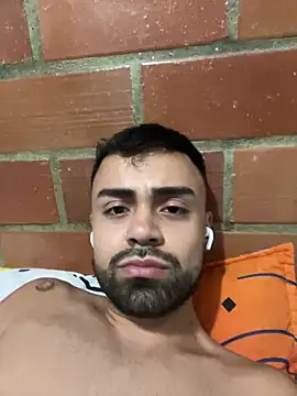 Snapshot of dickhorny_69 chatting on 01/21/25, 05:05 dickhorny 69 online show from 01/21/25, 05:05