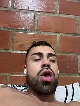 Snapshot of dickhorny_69 chatting on 01/22/25, 04:44 dickhorny 69 online show from 01/22/25, 04:44