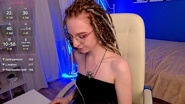 Snapshot of VioletShine chatting on 01/10/25, 07:54 VioletShine online show from 01/10/25, 07:54