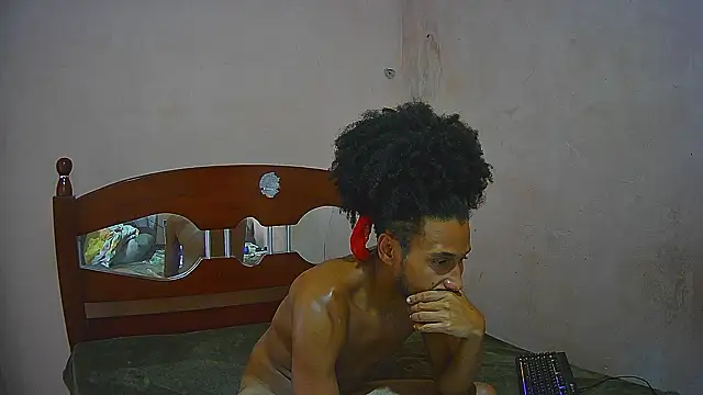 Snapshot of SkinnyLatinMan chatting on 12/03/24, 11:22 SkinnyLatinMan online show from 12/03/24, 11:22